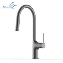 Aquacúbico Hot Sales Gunmetal Grey Kitchen Faucet Tire hacia abajo con rociador de acoplamiento magnético